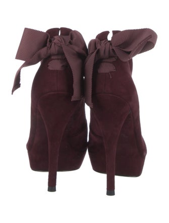 Vera Wang Suede Pumps