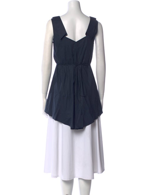 Vera Wang V-Neck Sleeveless Top