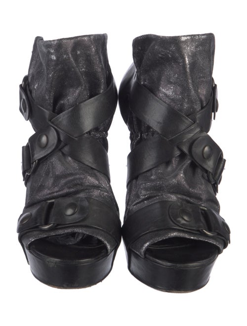 Vera Wang Leather Pumps