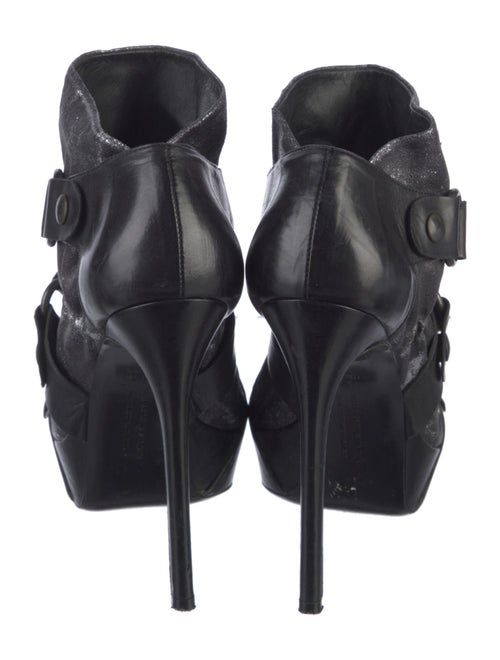 Vera Wang Leather Pumps