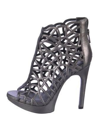 Vera Wang Leather Gladiator Sandals