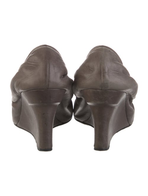 Vera Wang Leather Pumps