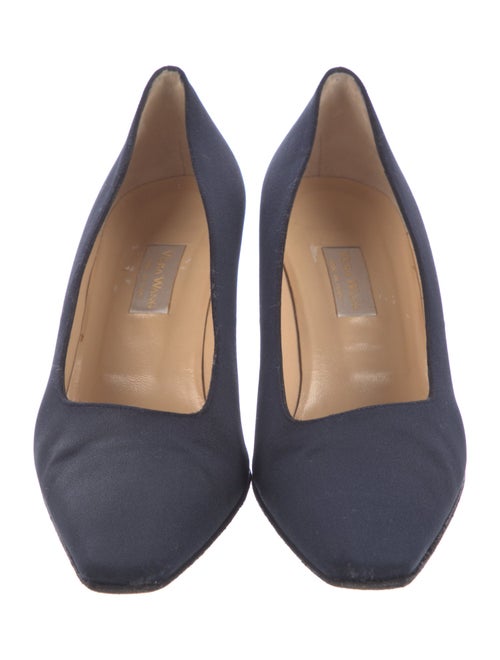 Vera Wang Pumps