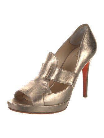 Versace Medusa Insignia Leather Pumps