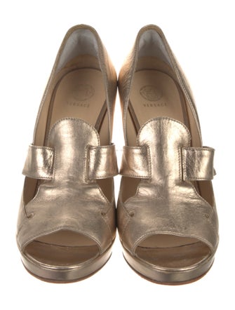 Versace Medusa Insignia Leather Pumps