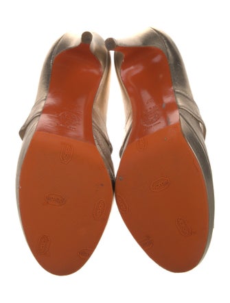 Versace Medusa Insignia Leather Pumps