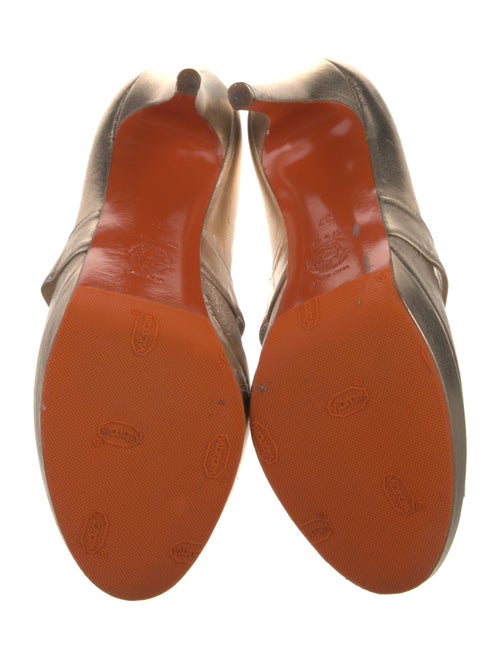 Versace Medusa Insignia Leather Pumps