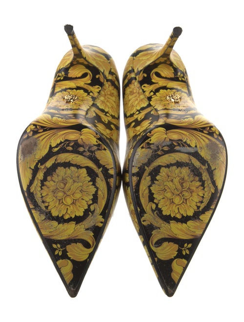 Versace Medusa Insignia Leather Pumps