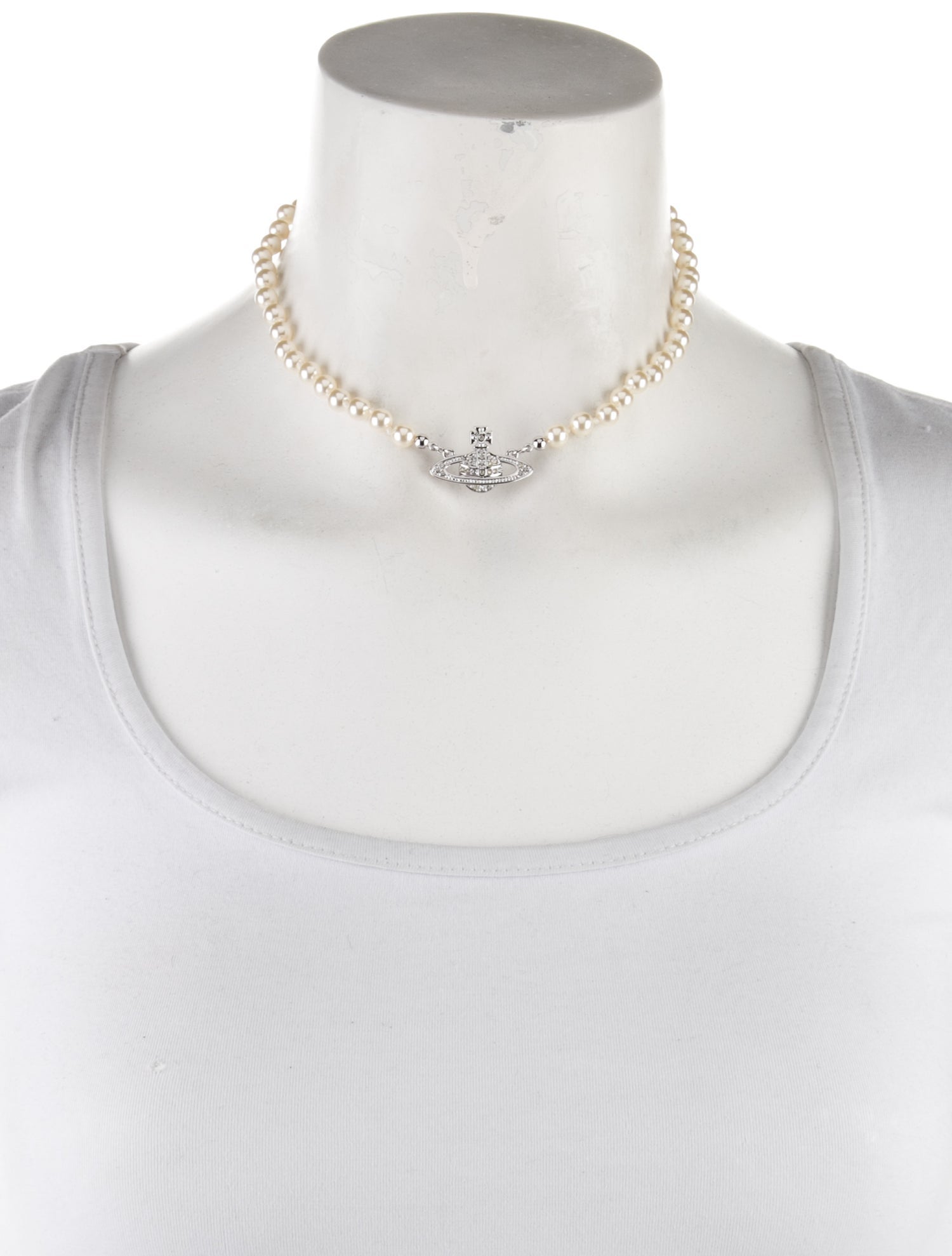 Vivienne Westwood Mini Bas Relief Pearl Choker - White Bead Strand