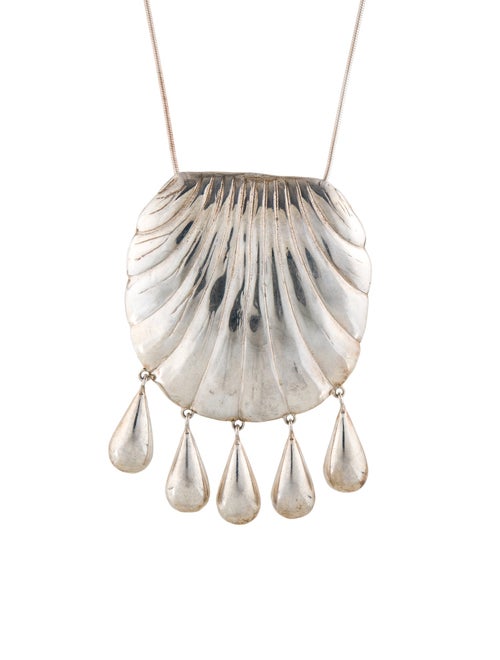 Juju Vera Petra Seashell Pendant Necklace