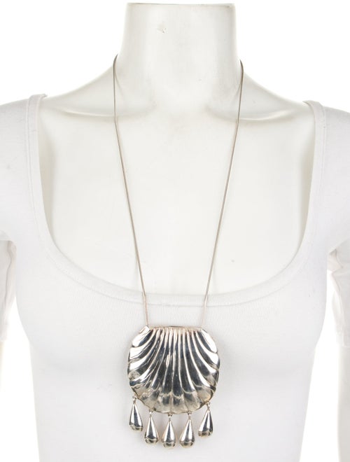 Juju Vera Petra Seashell Pendant Necklace