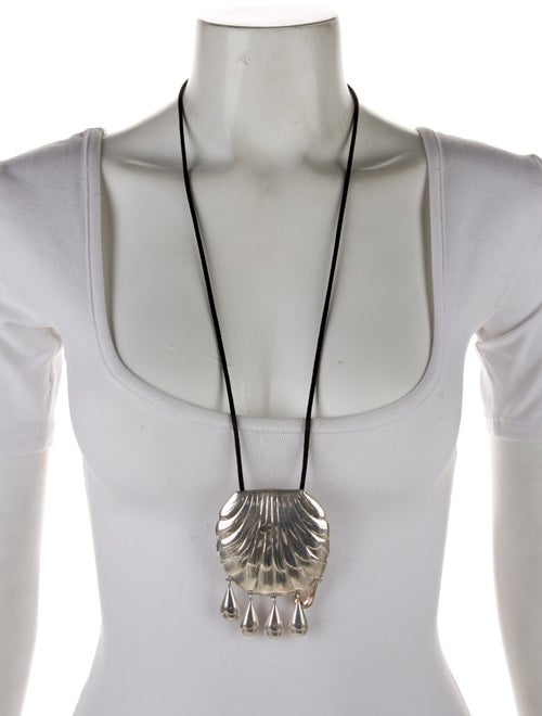 Juju Vera Petra Shell Collar Necklace