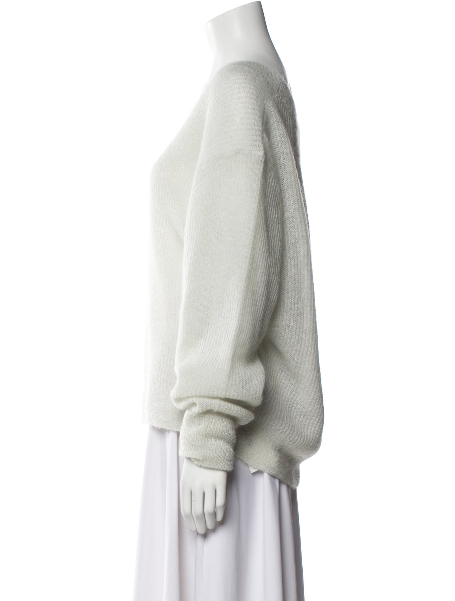 16ARLINGTON V-Neck Sweater