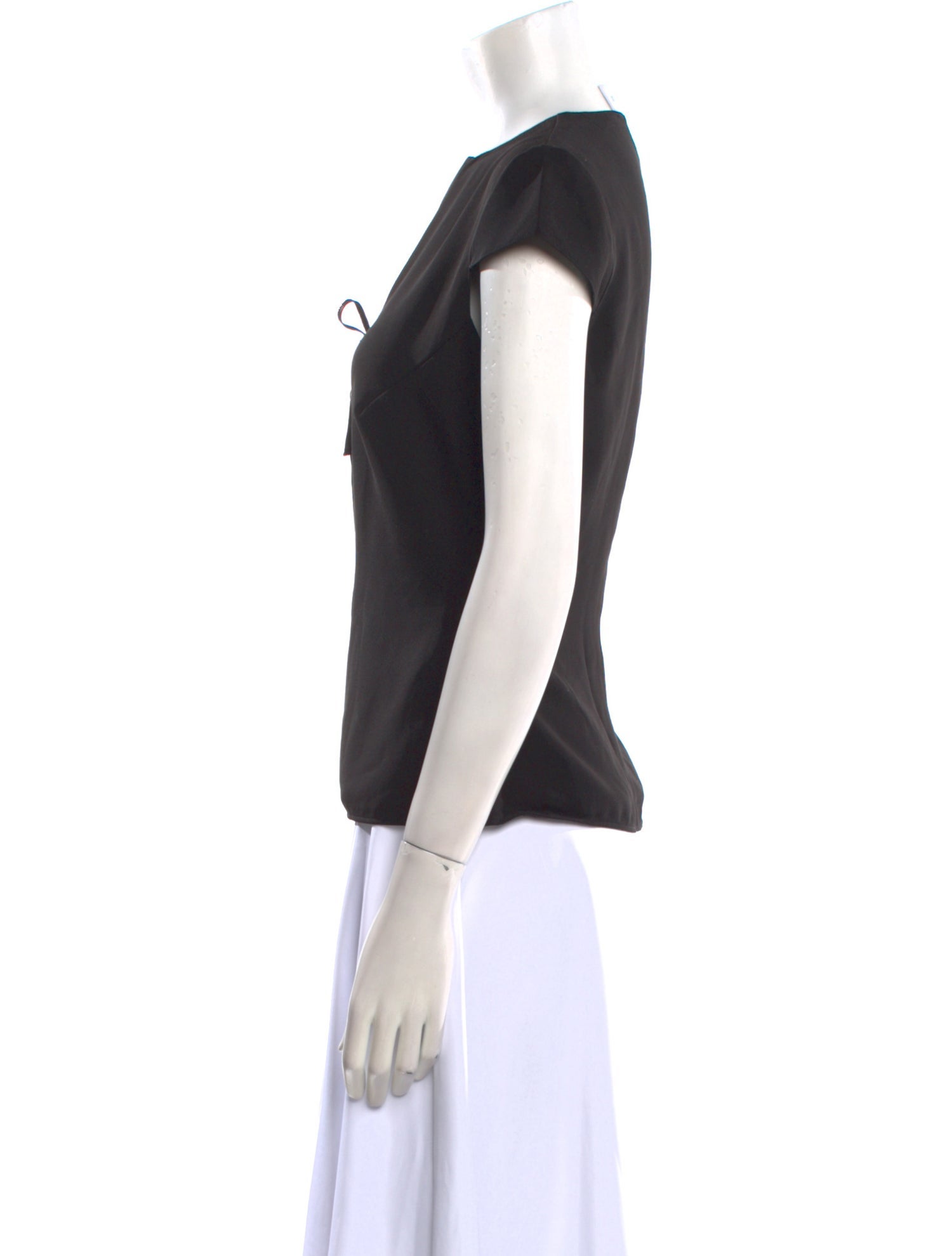 16ARLINGTON V-Neck Short Sleeve Blouse