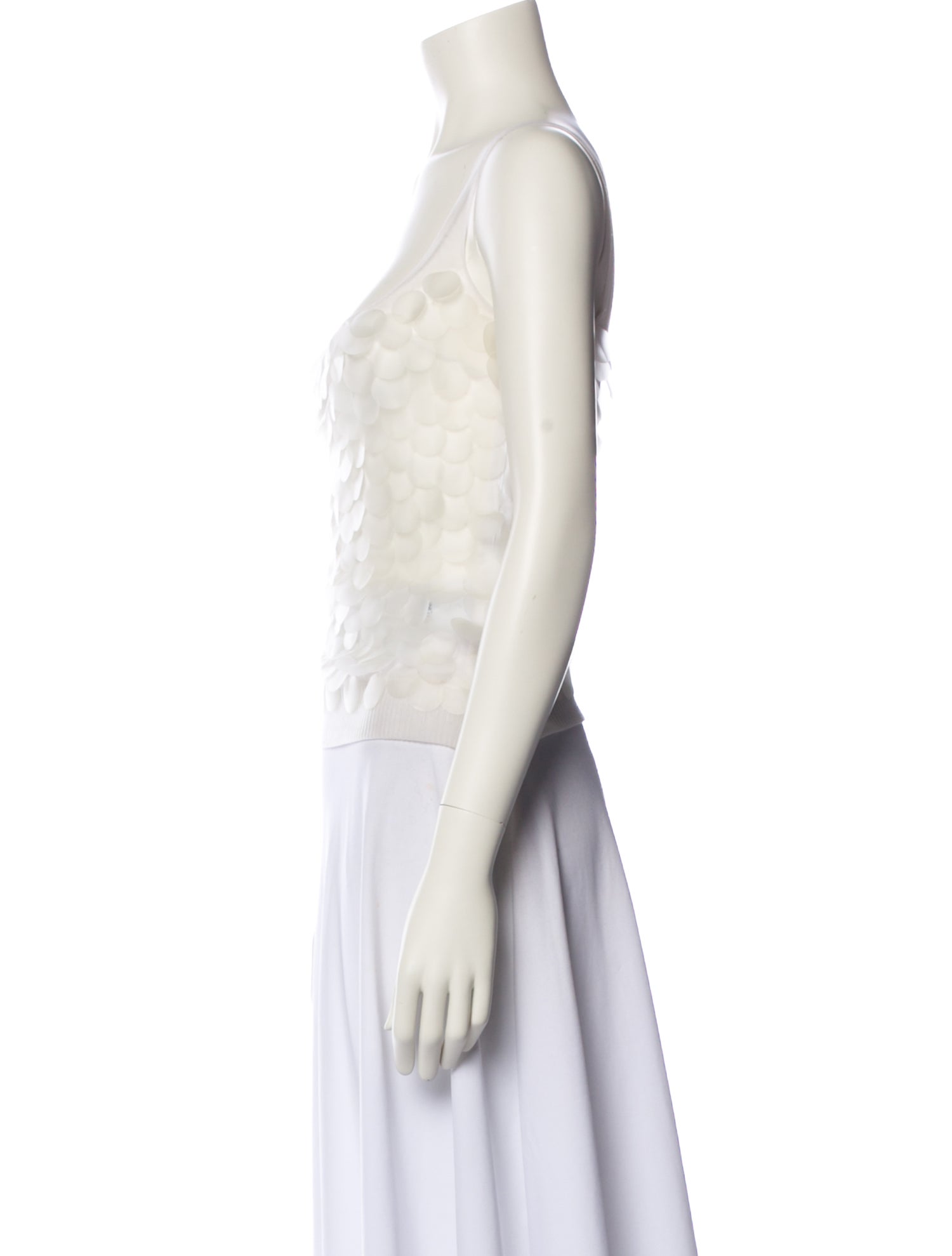 16ARLINGTON Square Neckline Sleeveless Crop Top