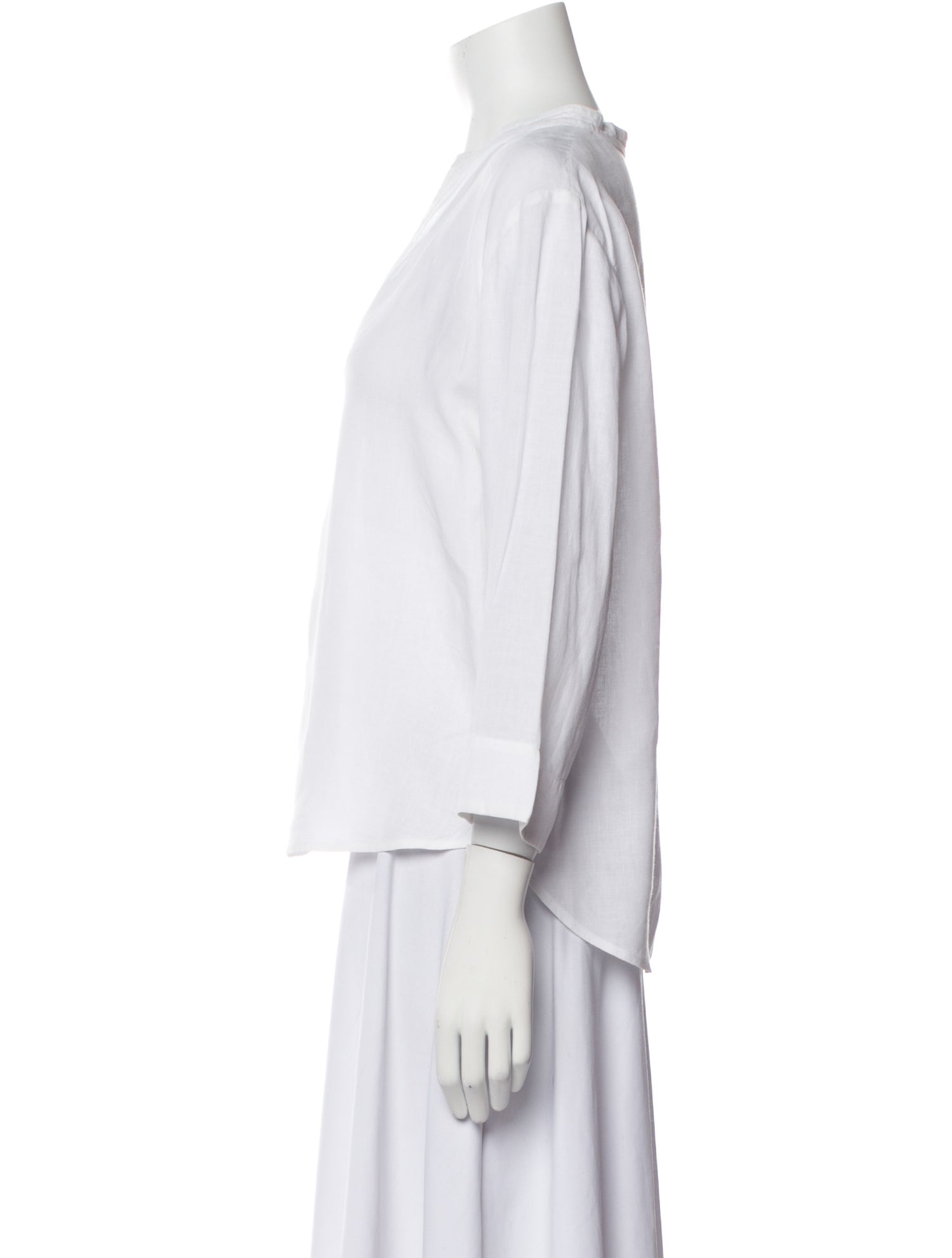 120% Lino V-Neck Three-Quarter Sleeve Button-Up Top