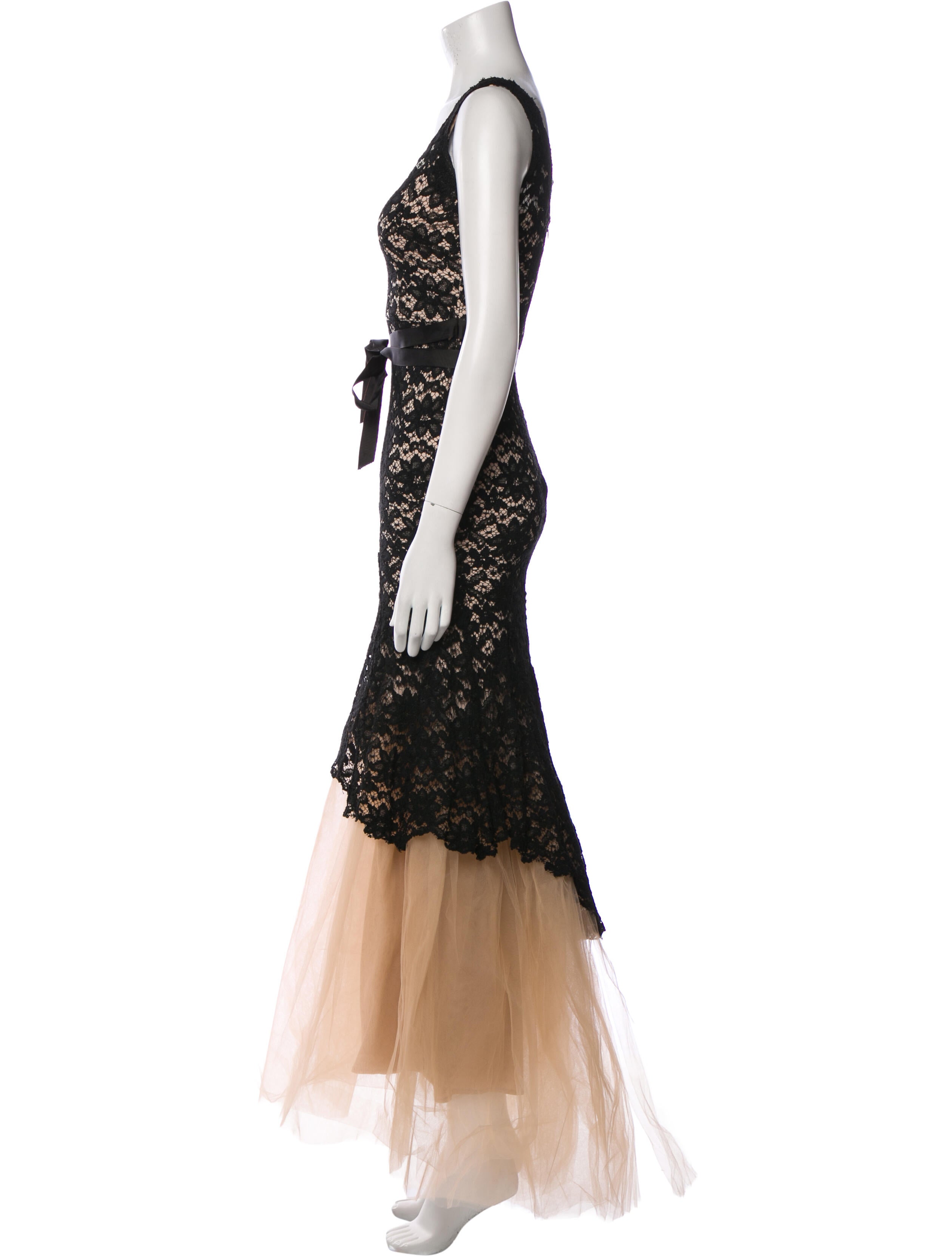 Nha Khanh Lace Pattern Long Dress