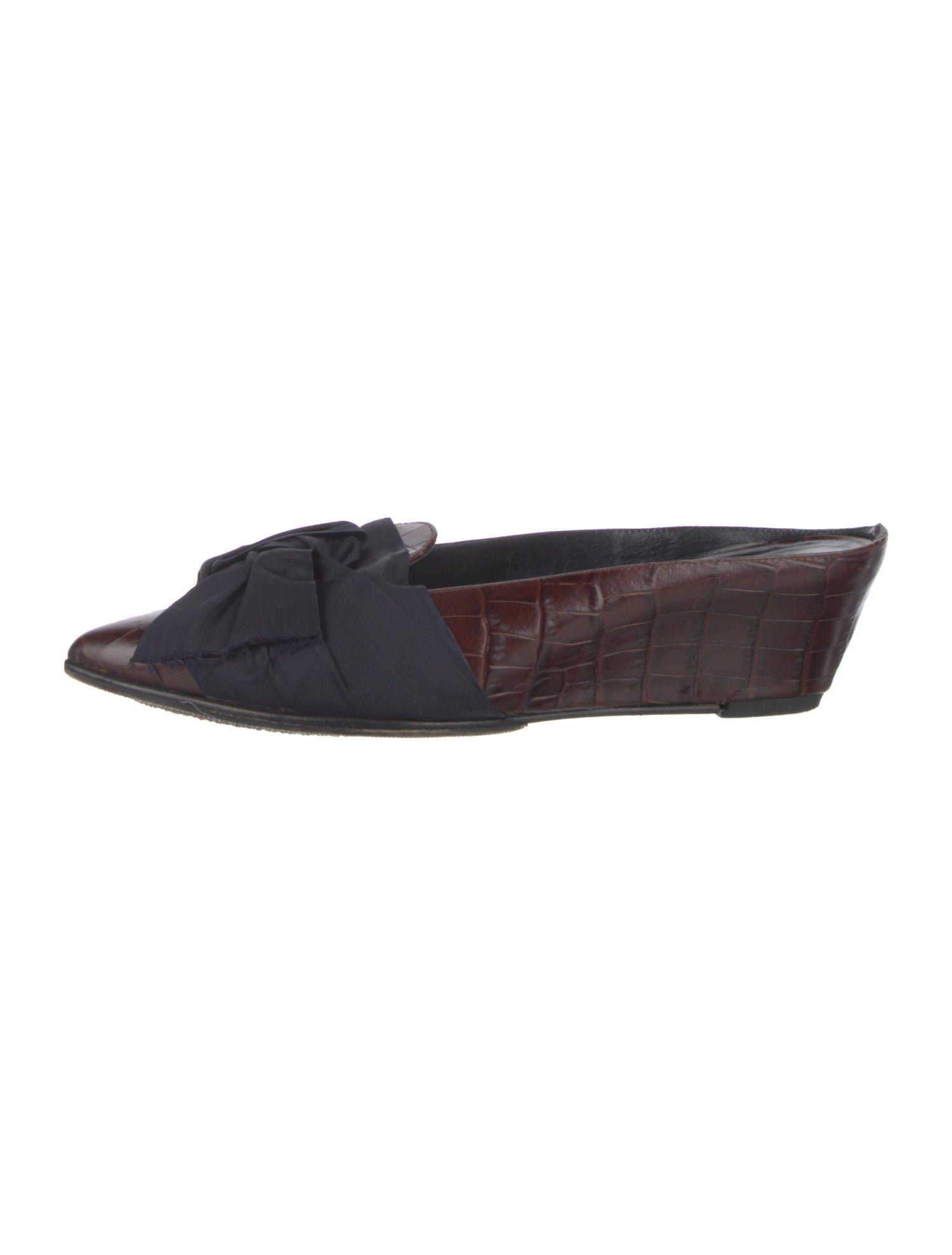 Trademark Embossed Leather Colorblock Pattern Mules
