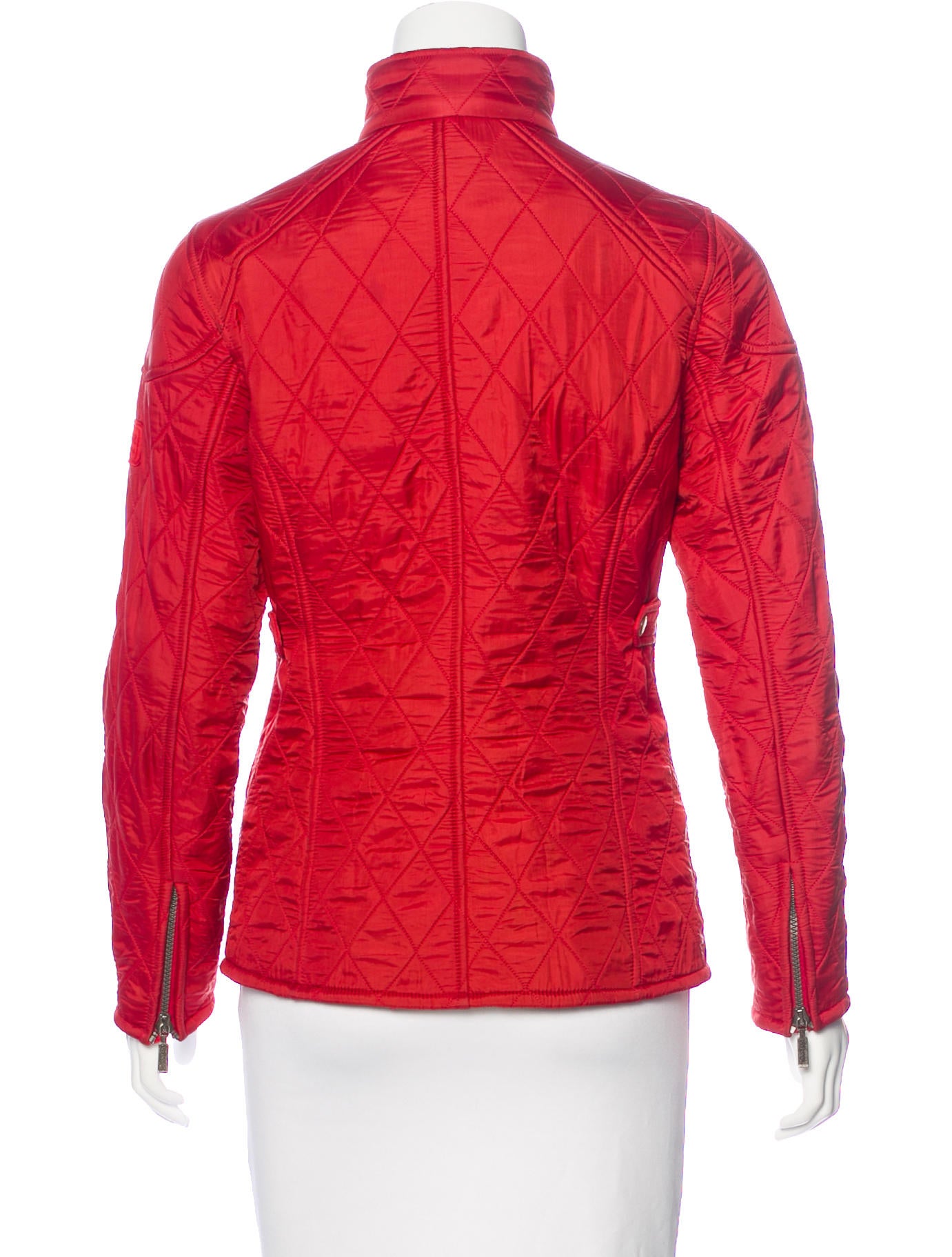 Shop By Country The Freeze Defense Men's Quilted Jacket is a lightweight fleece-lined jacket. Features a hood, water/wind resistance, and is designed to keep you warm in cooler weather. A hooded, fleece-lined jacket that's water/wind resistant and will keep you warm in the fall and winter.