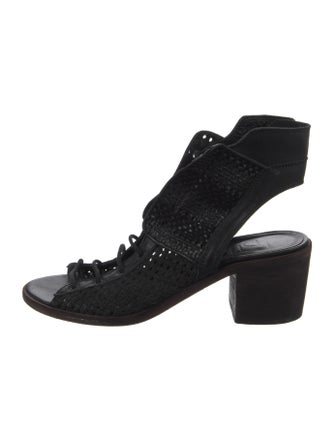 LD Tuttle Leather Gladiator Sandals