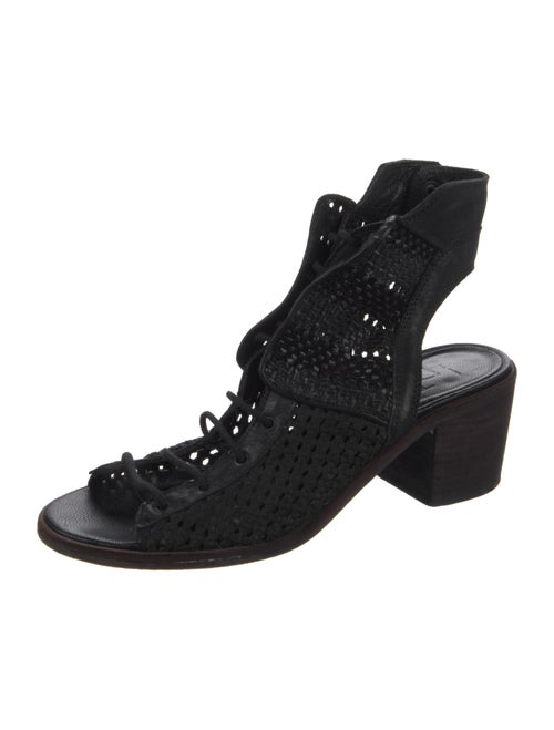 LD Tuttle Leather Gladiator Sandals