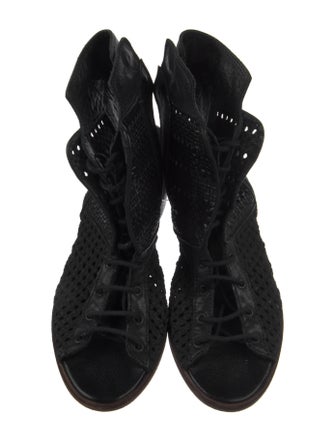 LD Tuttle Leather Gladiator Sandals