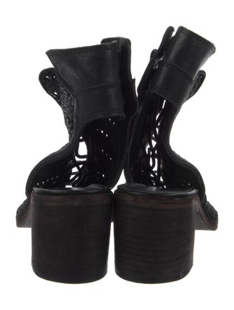 LD Tuttle Leather Gladiator Sandals