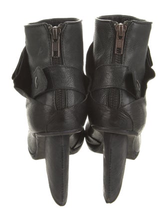 LD Tuttle Leather Boots