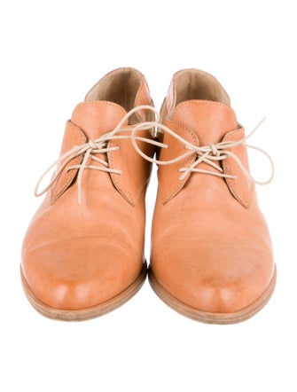 LD Tuttle Leather Cutout Accent Pumps