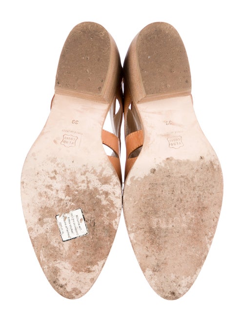 LD Tuttle Leather Cutout Accent Pumps