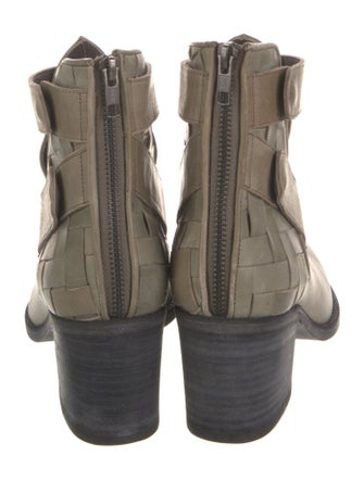 LD Tuttle Leather Boots