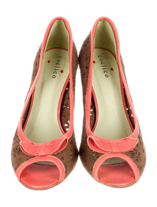 Coclico Canvas Lace Pattern Pumps