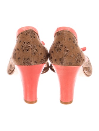 Coclico Canvas Lace Pattern Pumps