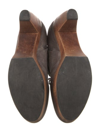 Coclico Suede Leather Trim Embellishment Pumps