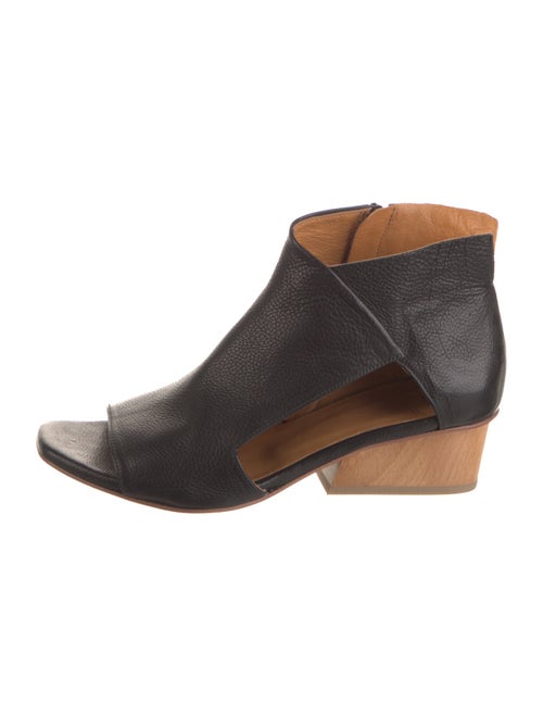 Coclico Leather Mules