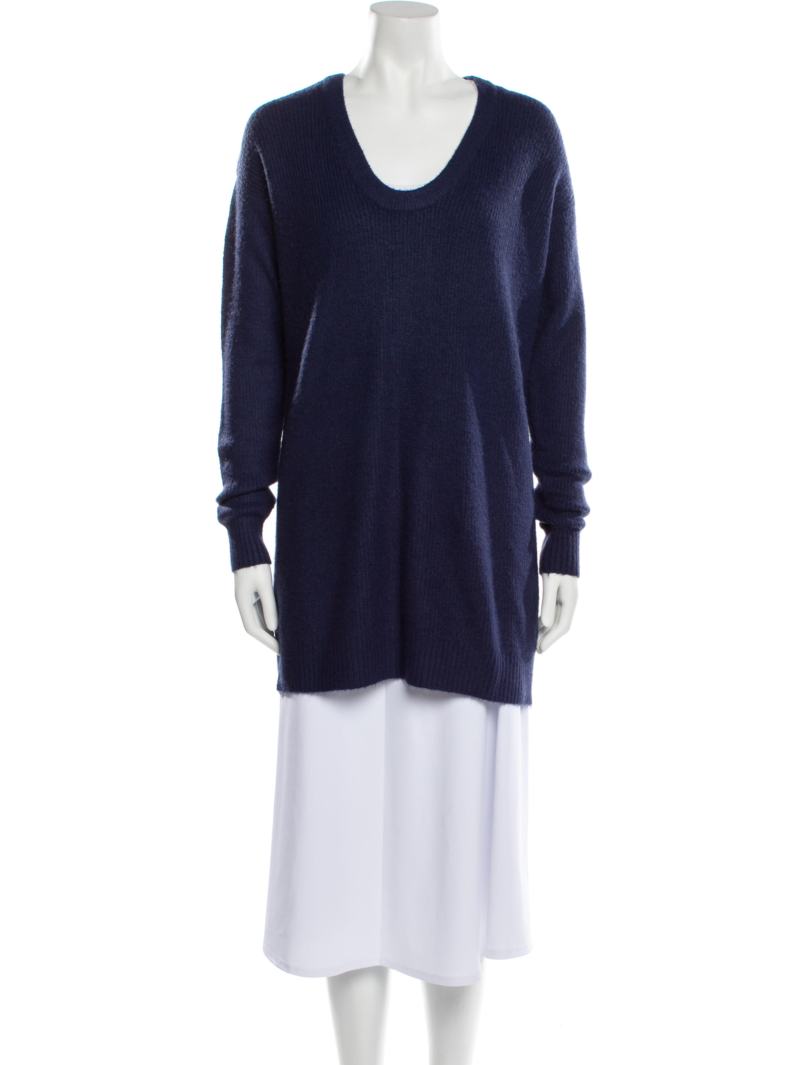 Line Scoop Neck Sweater