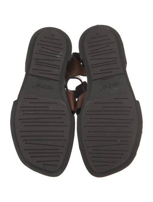 Arche Leather T-Strap Sandals