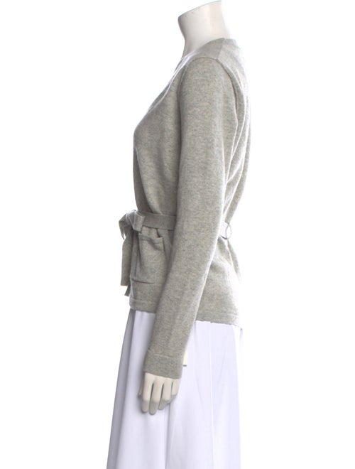 Allude Cashmere V-Neck Sweater