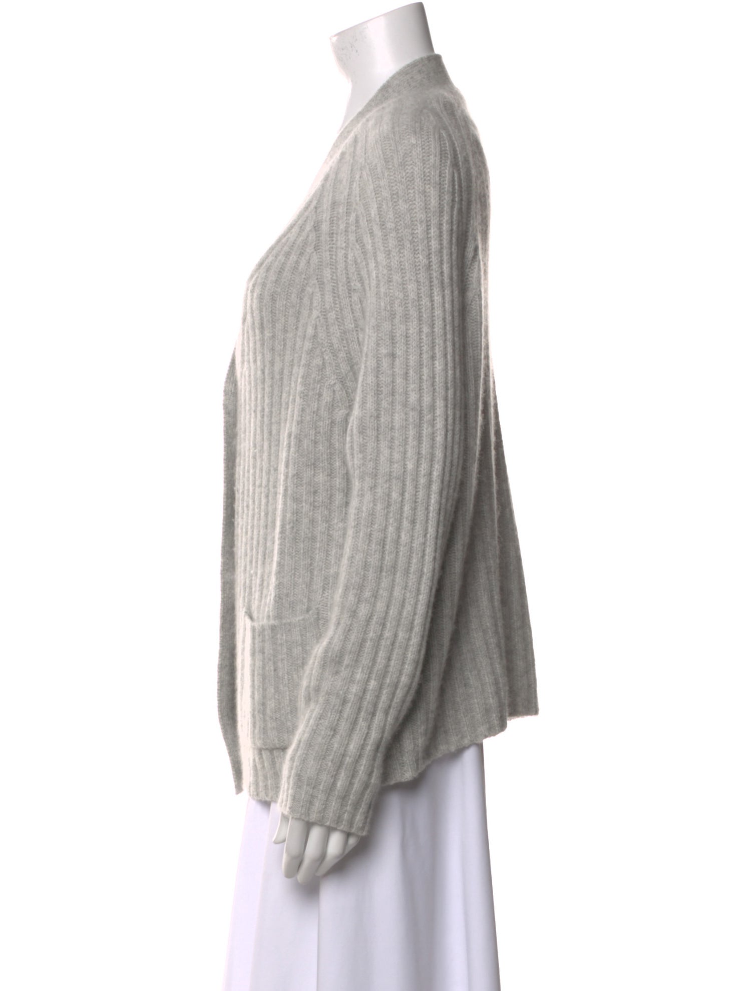Allude Cashmere V-Neck Sweater
