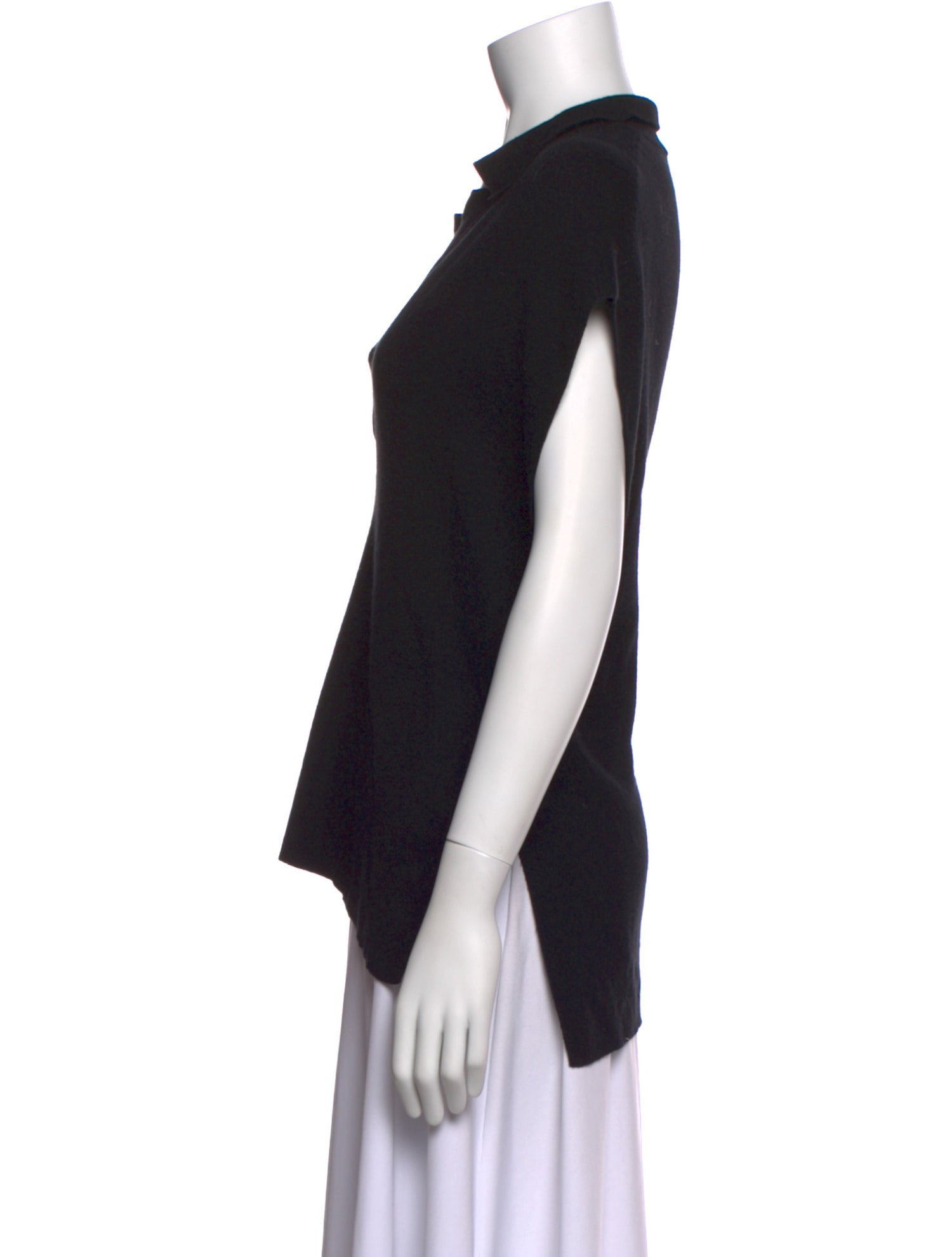 Allude V-Neck Short Sleeve Top