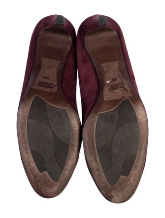 AGL Suede Whipstitch Trim Pumps