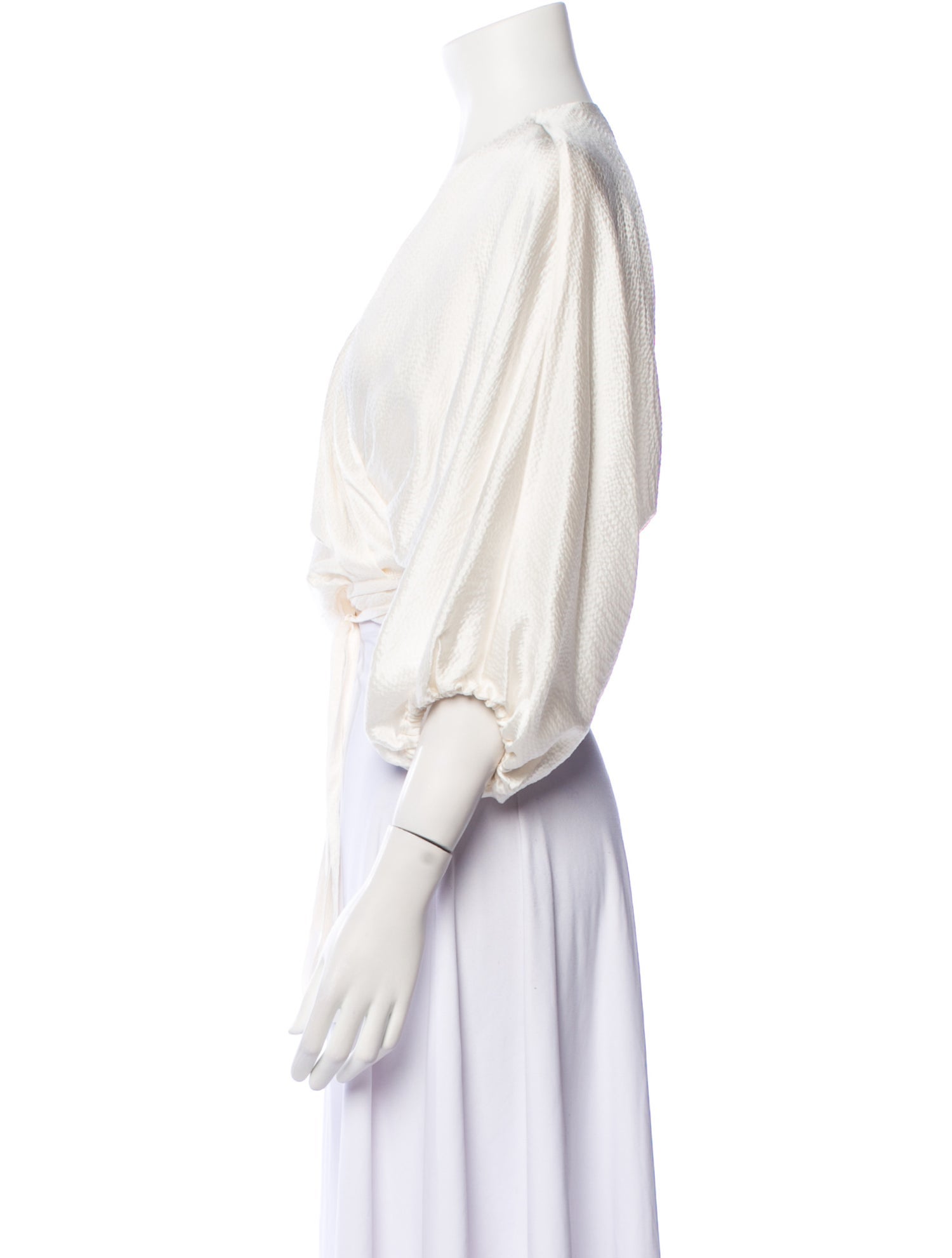 Aiifos Silk V-Neck Crop Top