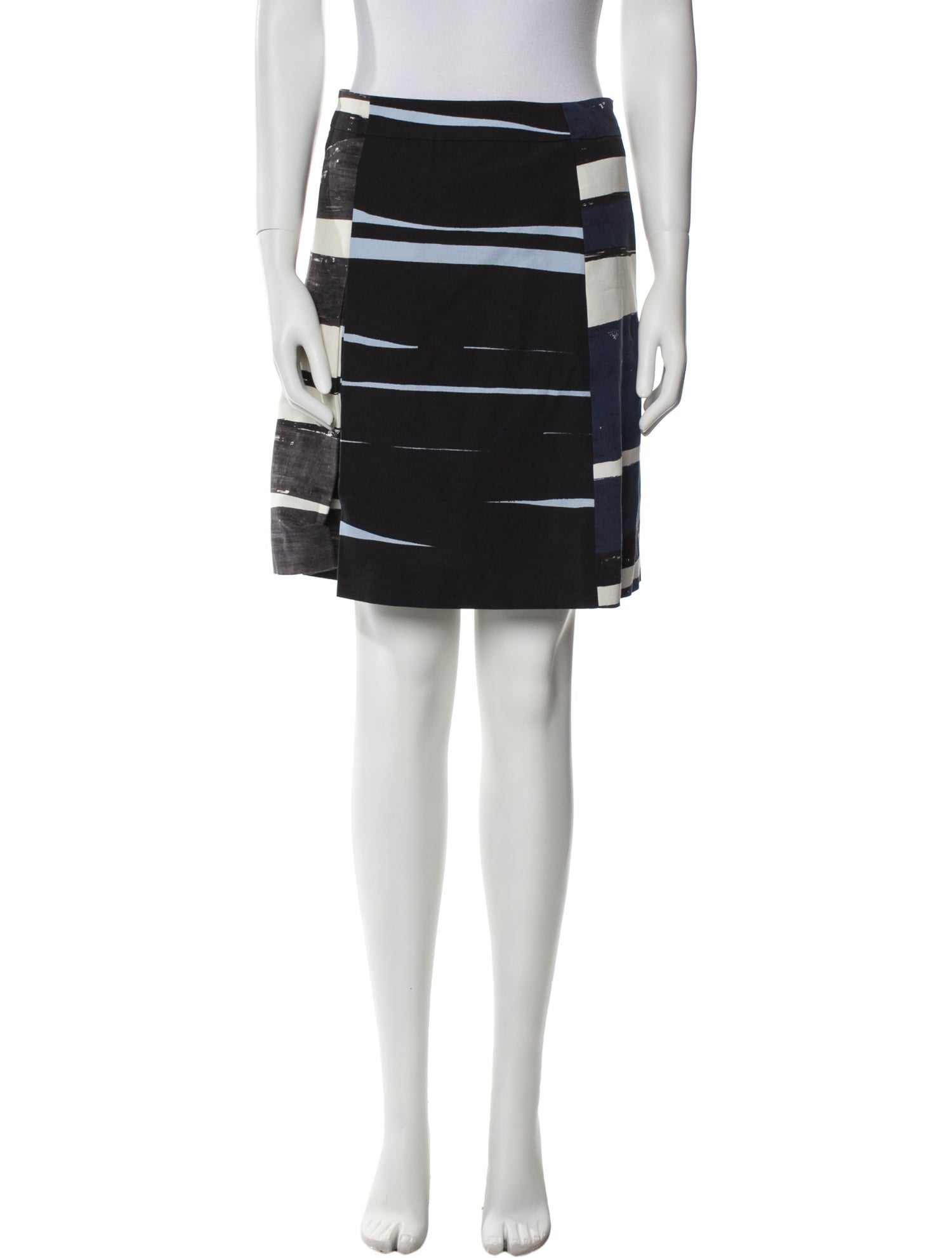 Akris Punto Striped Knee-Length Skirt