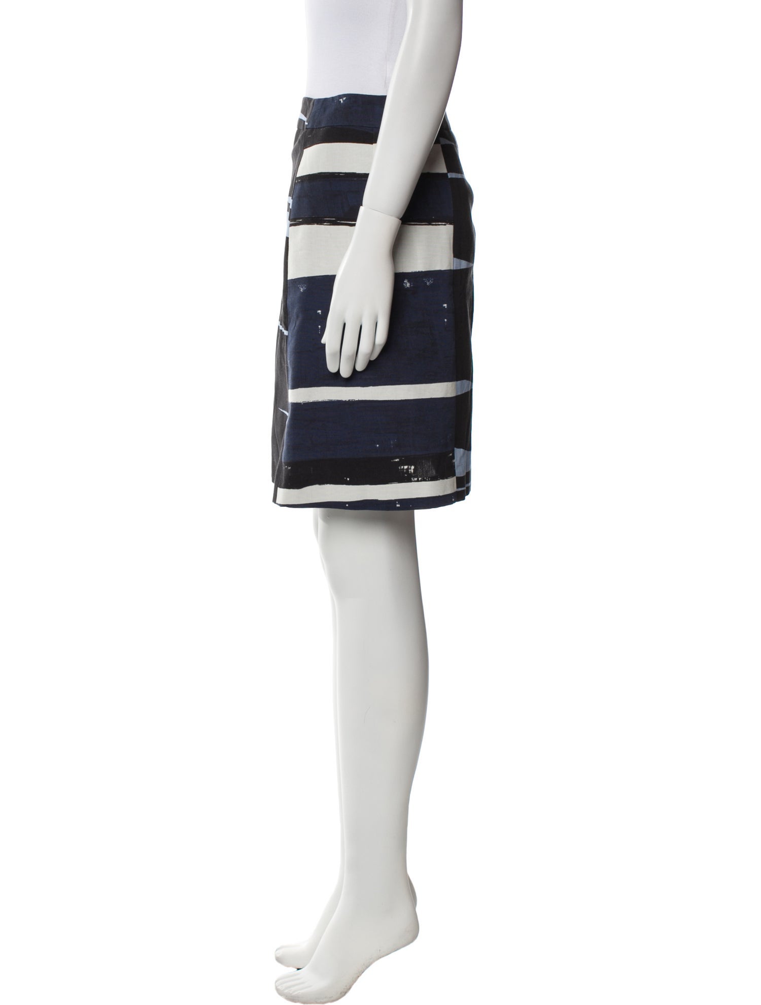 Akris Punto Striped Knee-Length Skirt