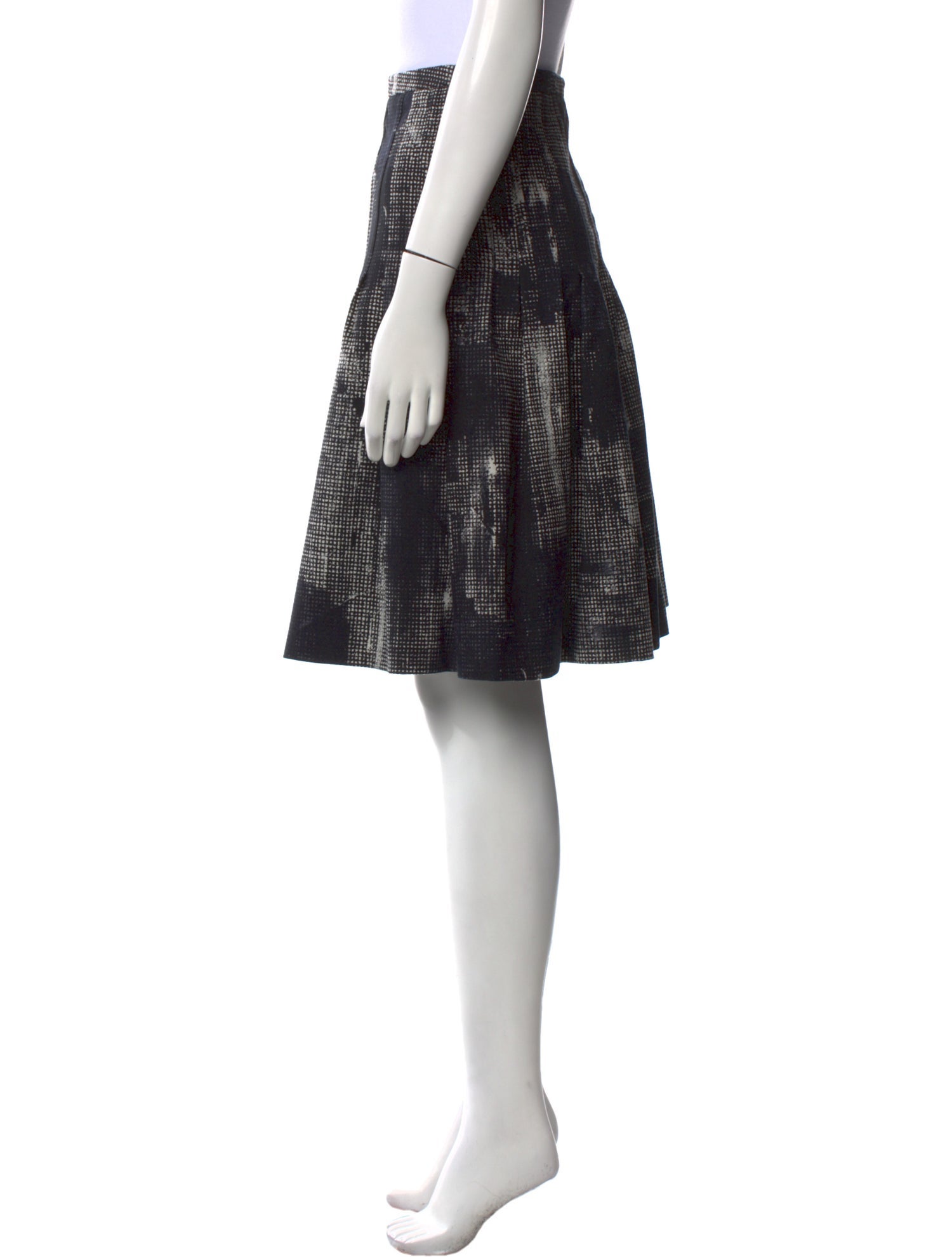 Akris Punto Pleated Accents Knee-Length Skirt