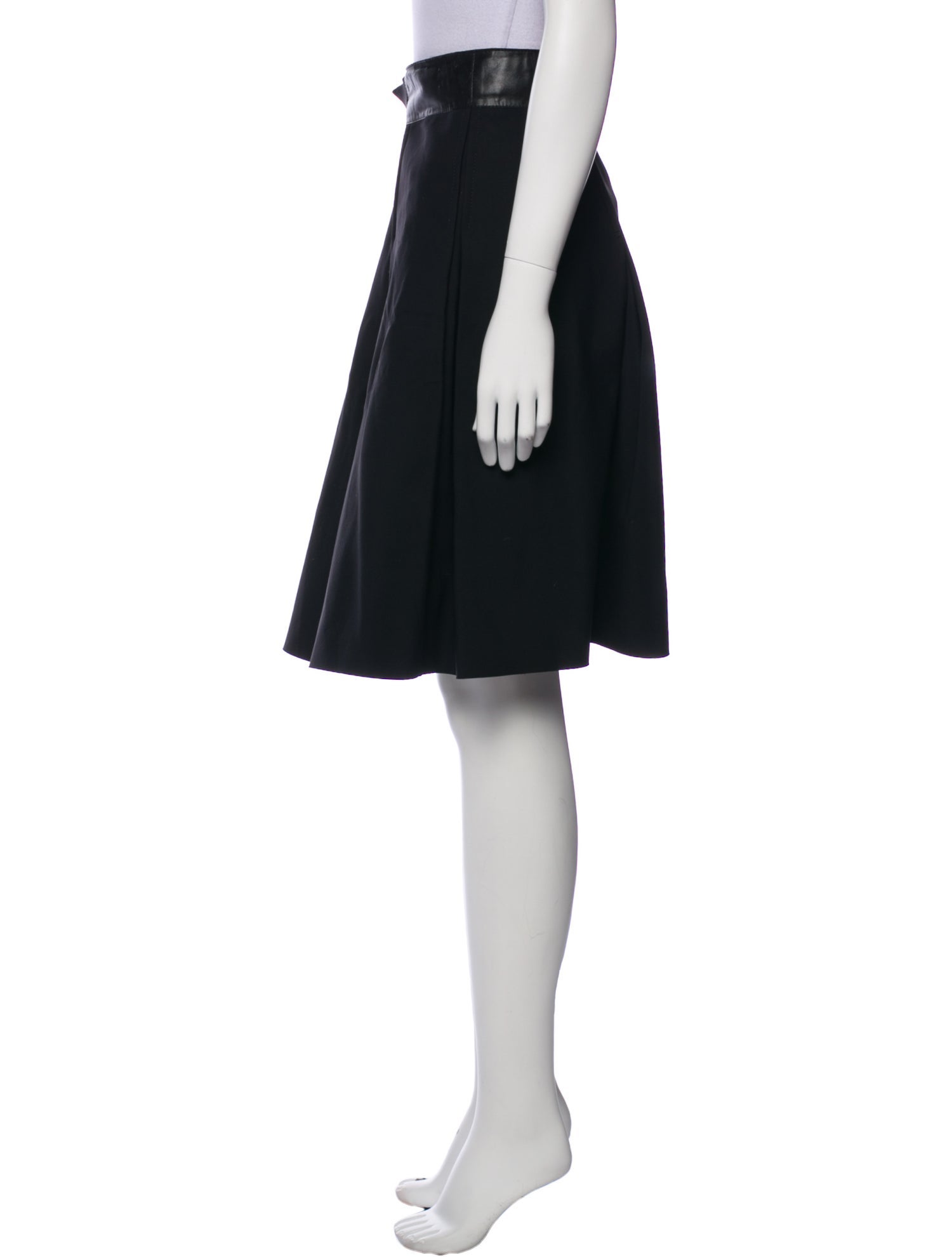 Akris Punto Pleated Accents Knee-Length Skirt