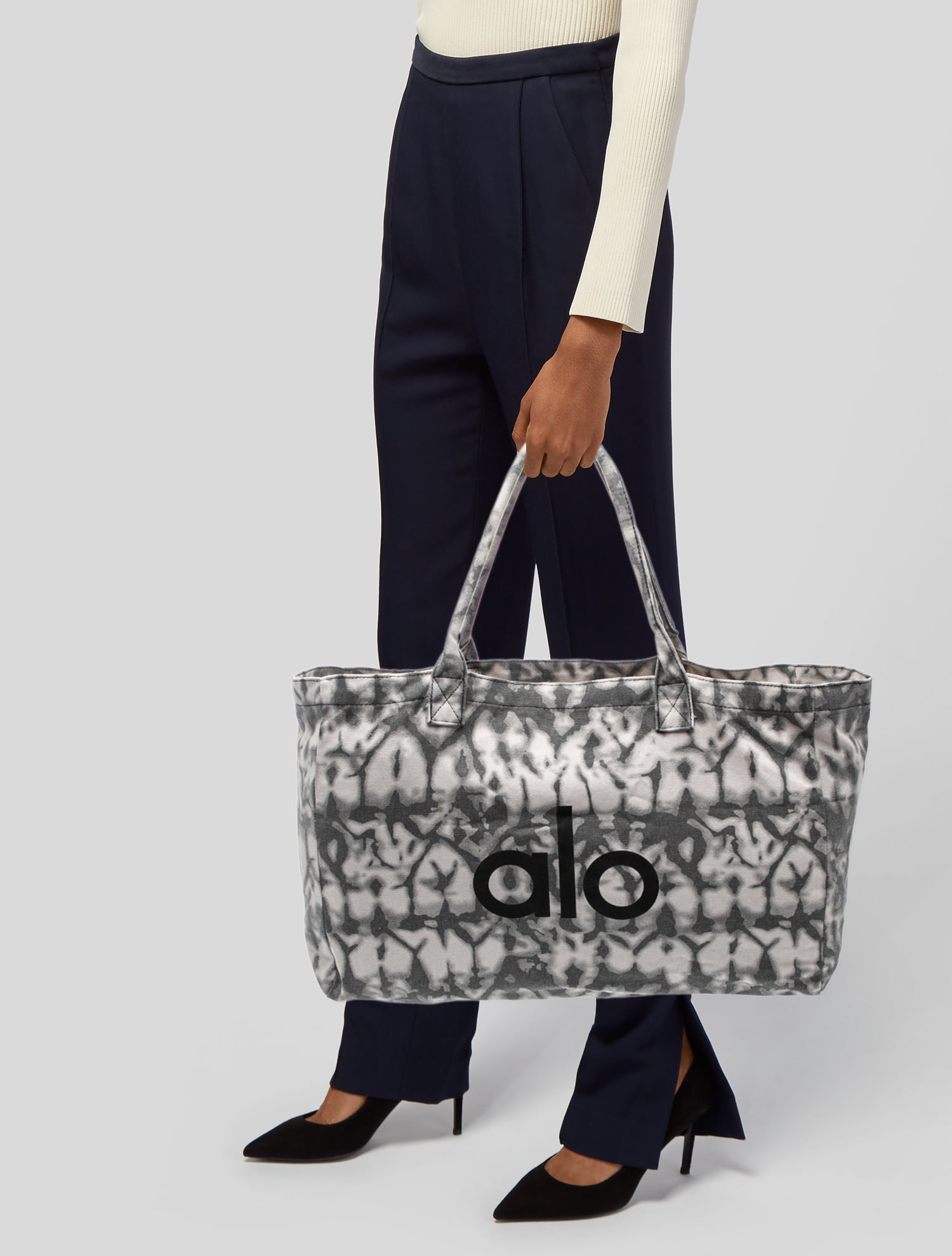 Alo Yoga Handbags for Women | The RealReal