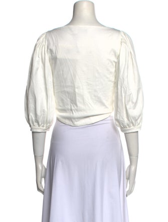 AMUR V-Neck Three-Quarter Sleeve Crop Top