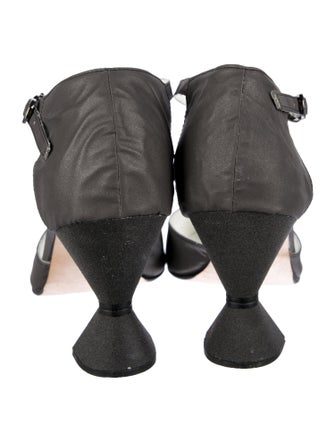 Anrealage Satin D'Orsay Pumps