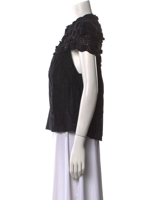 Alice + Olivia Crew Neck Short Sleeve Button-Up Top